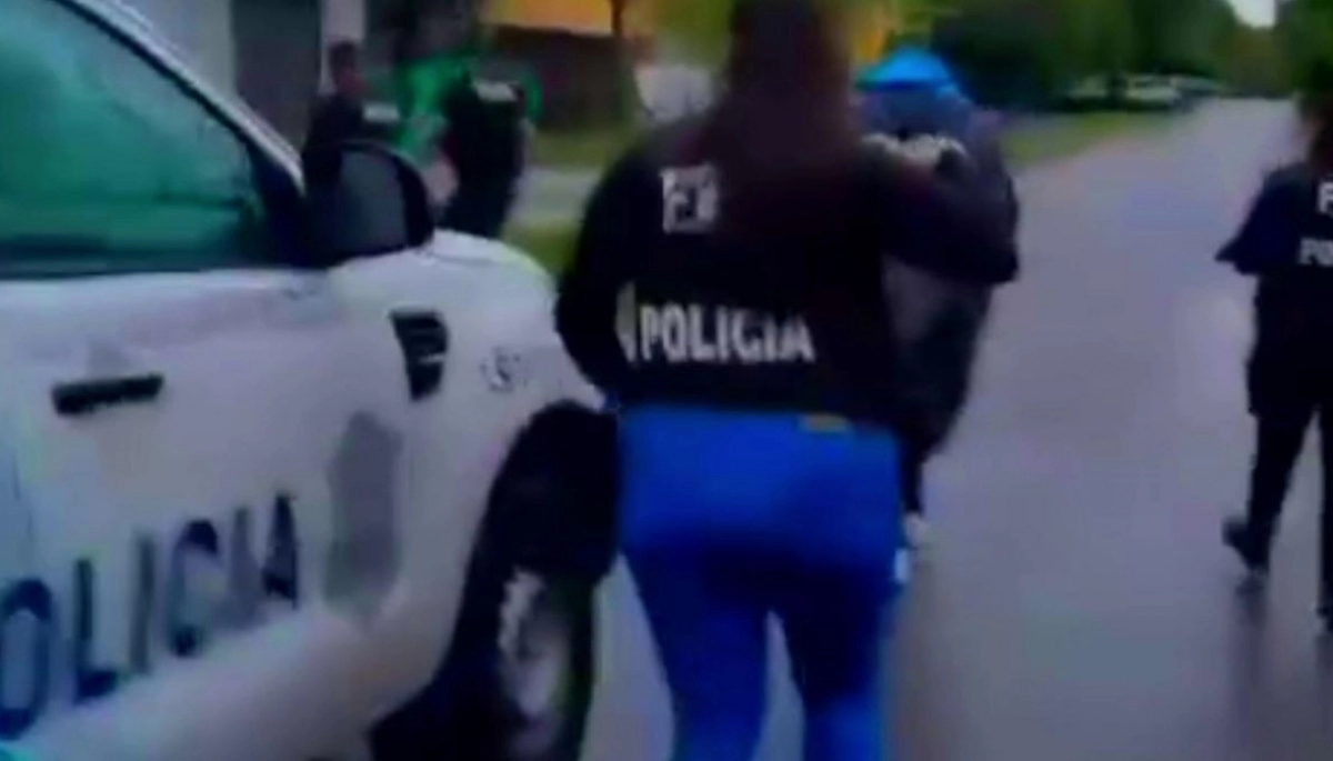 Inocencia perdida en La Plata: allanaron "la Casita de Papá Noel", incautaron drogas y armas