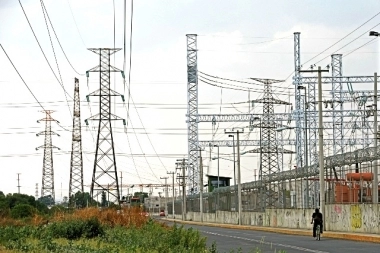 Para sostener la “normal prestación” del servicio eléctrico, Kicillof acordó actualizar el VAD