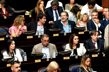 Diputados opositores exigen el voto electrónico para “agilizar” la sesión en la Legislatura