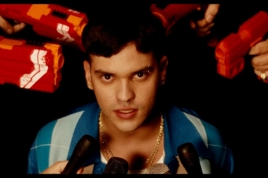 Dani Ribba se define a sí mismo en su nueva canción “Loco Genio”