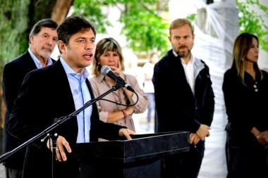 Kicillof inauguró un edificio escolar en Ezeiza y repudió el ajuste de Milei a las universidades