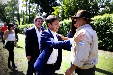 En su 210º aniversario, Kicillof visitó y recorrió los trabajos en la Isla Martín García