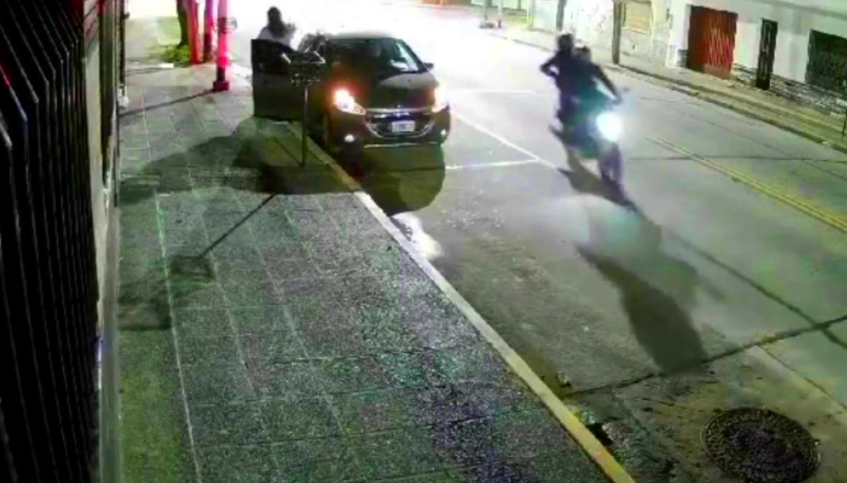 Avellaneda sangrienta: eludió a pareja de motochorros y le dispararon a quemarropa