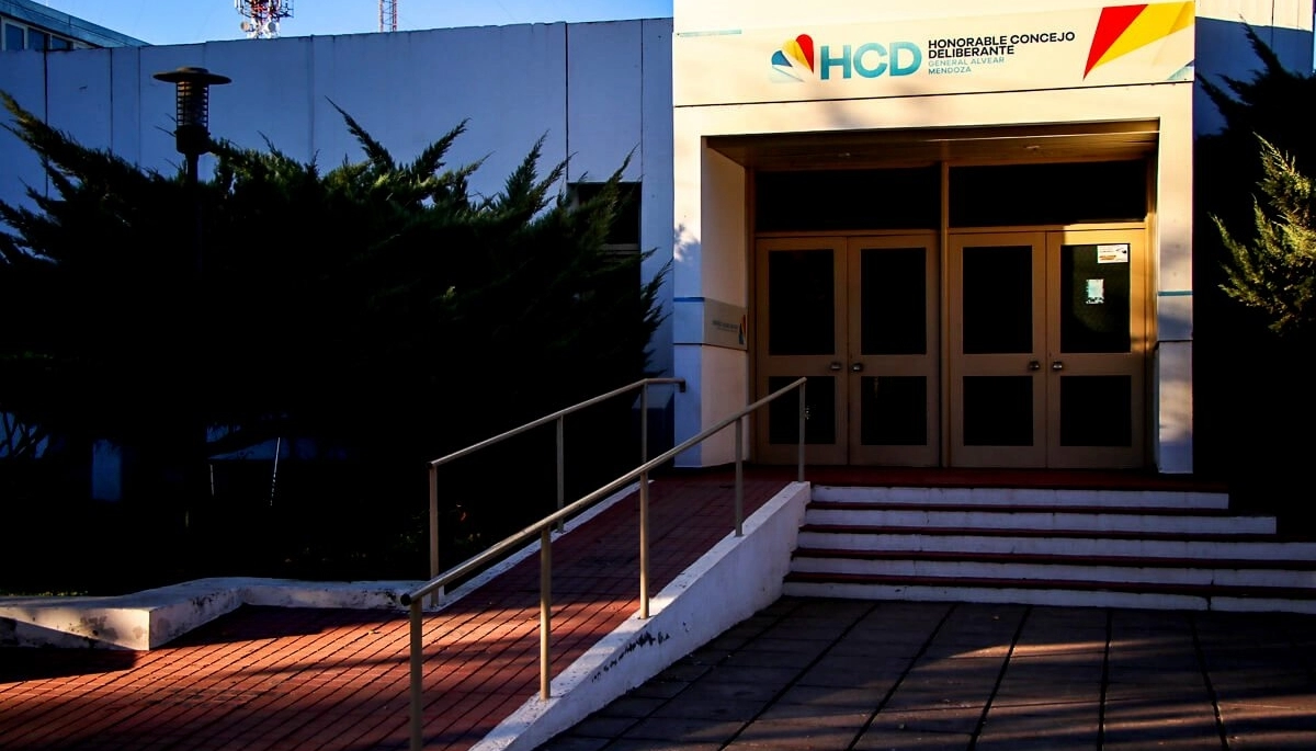 Por problemáticas con el agua en la localidad, intendente bonaerense fue citado al Concejo