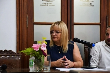 Revilla insiste con la autonomía municipal y aseguró: "El Municipio paga servicios que son provinciales"