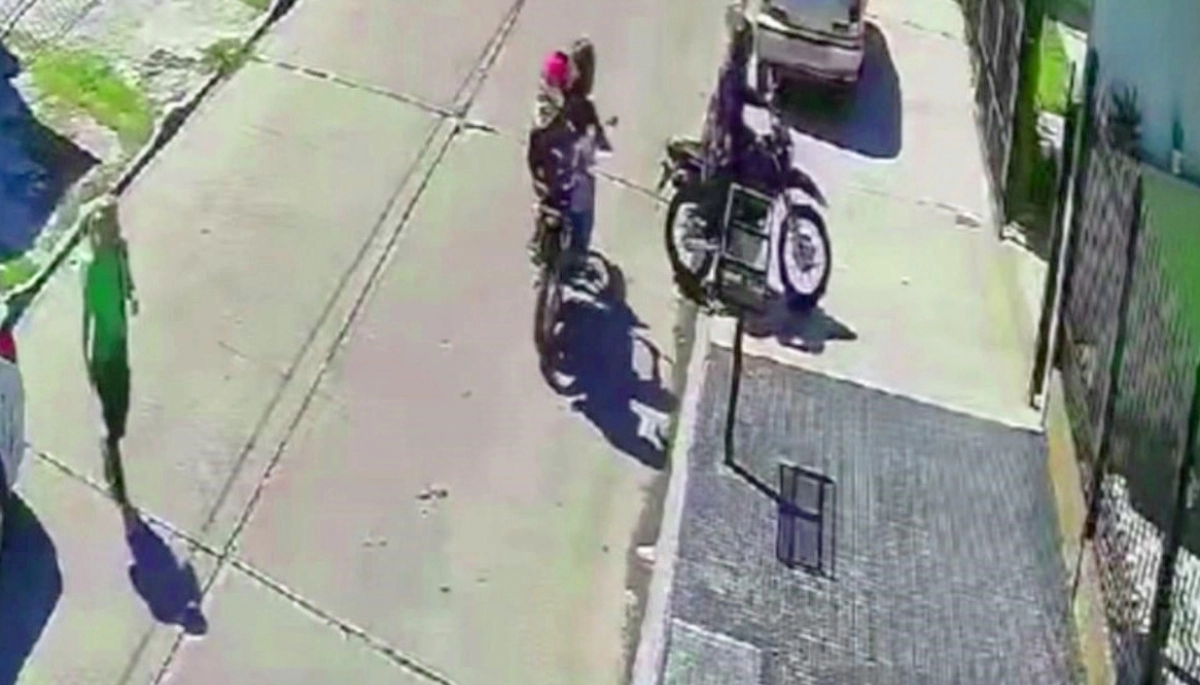 Motochorros balearon a policía de civil en un intento de robo