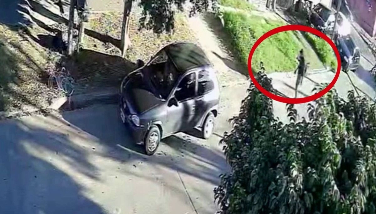 No tiene perdón: recorrió el barrio en busca de vecinos solidarios y cuando pudo se robó una bicicleta