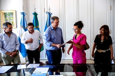 Cascallares reconoció y pasó a planta permanente a municipales de Almirante Brown