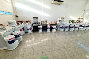 El Gobierno bonaerense entregó objetos de cocina a escuelas de Rivadavia