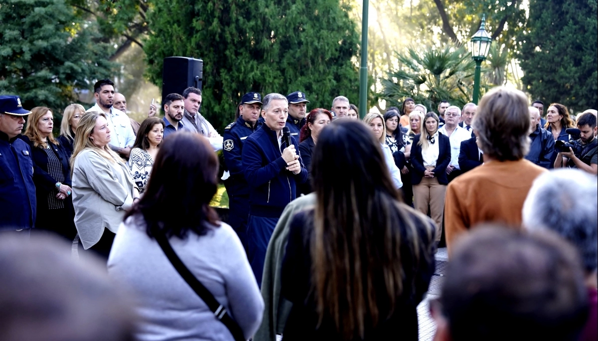 Junto a vecinos y vecinas, Gray festejó el 111° aniversario de Esteban Echeverría