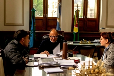 Garate firmó un convenio para la Casa de Estudiantes Universitarios de Tres Arroyos