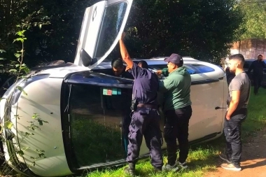 La Plata en llamas: cuatro ladrones fueron detenidos cuando volcaron el vehículo en el que escapaban