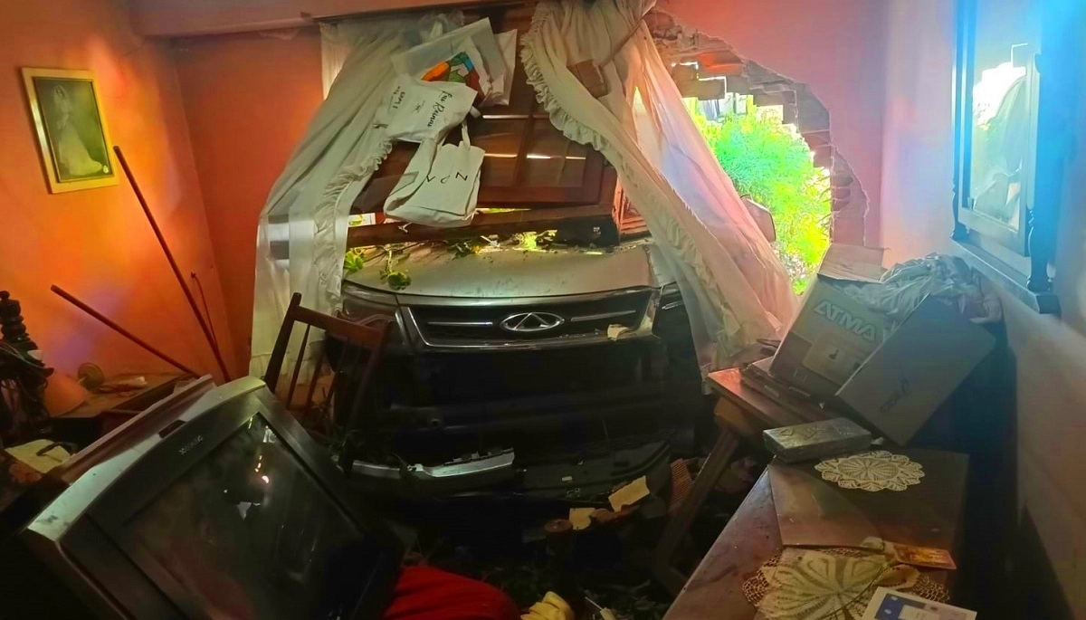Tremendo choque: se sentaron a almorzar y un conductor con el auto se sumó a la mesa de una pareja