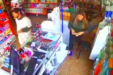 Mechero perfumado: robó decenas de desodorantes pero pagó sachet de shampoo y crema de enjuague