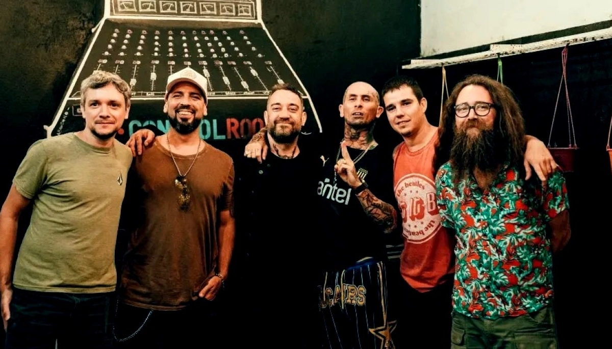 Las Pastillas del Abuelo invitó a Ke Personajes para reversionar el clásico “Loco por volverla a ver”