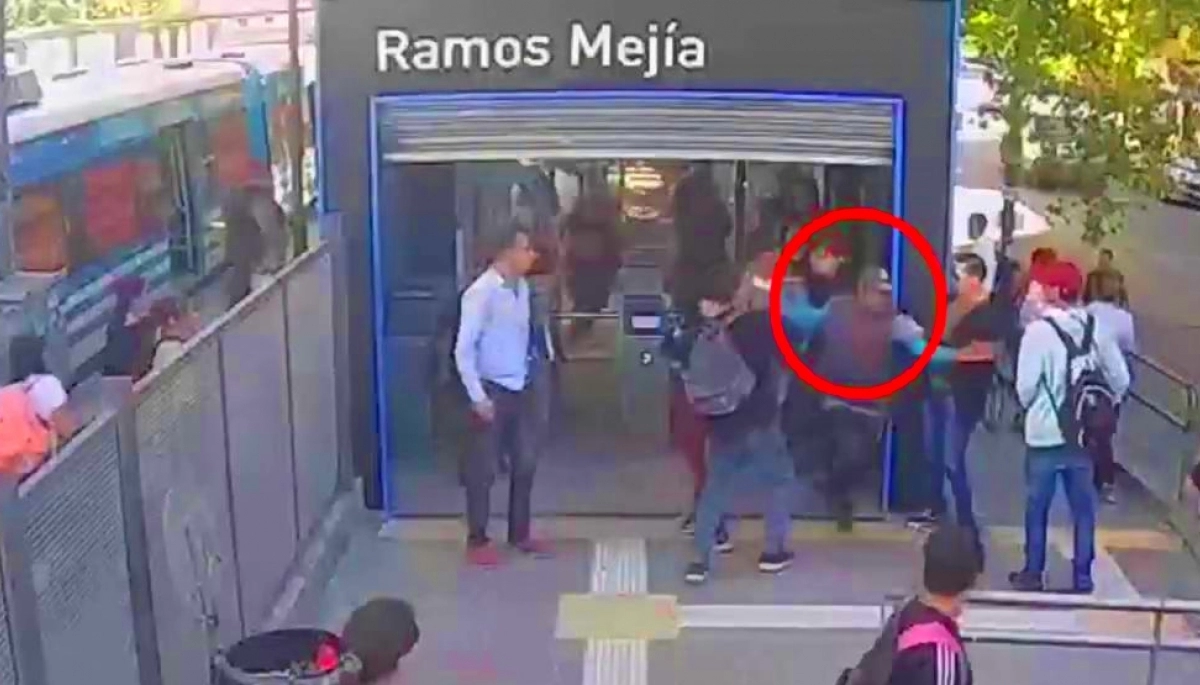 Robó, huyó y lo pescaron: en el tren le arrebató el teléfono a una pasajera y lo detuvieron a la carrera