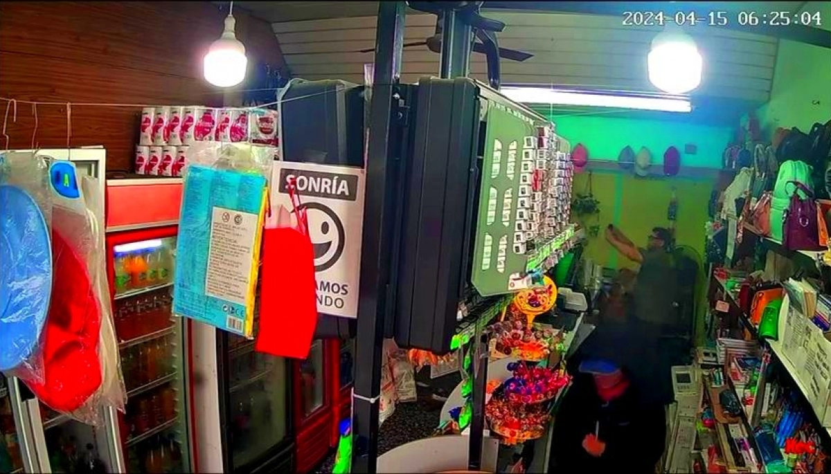 Gas pimienta, balazos y un hombre salvó la vida con un paquete de chicles