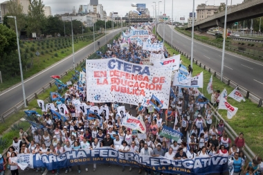 Docentes bonaerenses se movilizarán en reclamo por descuentos en dias de paro