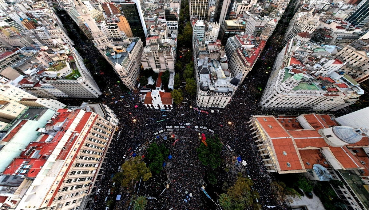 Histórica y masiva marcha federal universitaria en defensa de la educación pública