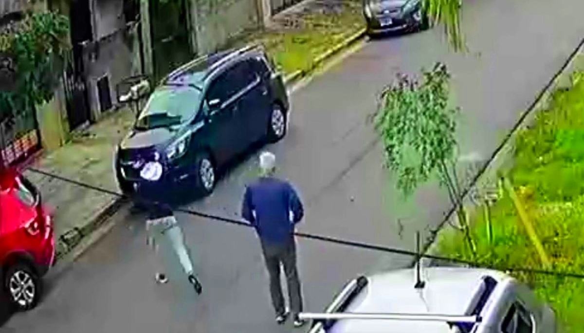 Brutal robo de auto en Avellaneda: la conductora fue golpeada, tironeada y arrastrada por el pavimento