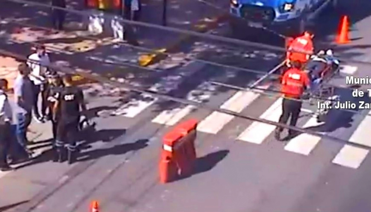 Un motoquero acabó en el hospital luego de un tremendo choque con una camioneta