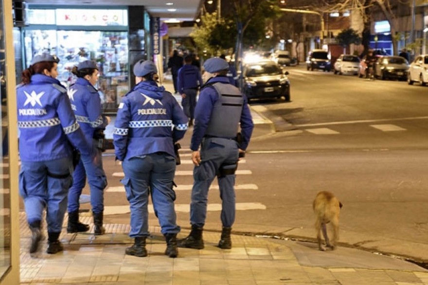 Insólito: asaltaron a dos mujeres policías mientras recorrían las calles en Mar del Plata