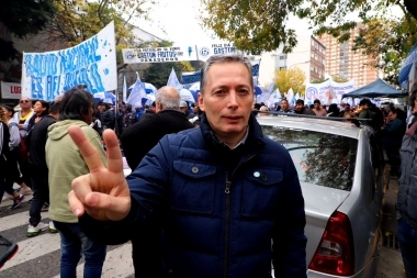 Gray participó de la movilización del Día del Trabajador y criticó la aprobación de la Ley Ómnibus