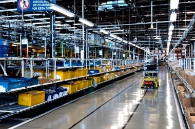 La industria bonaerense cayó un 15,6% y desde Provincia alertaron un retroceso “impactante”