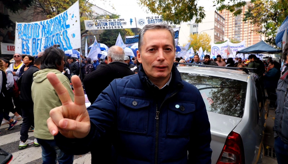 Gray participó de la movilización del Día del Trabajador y criticó la aprobación de la Ley Ómnibus