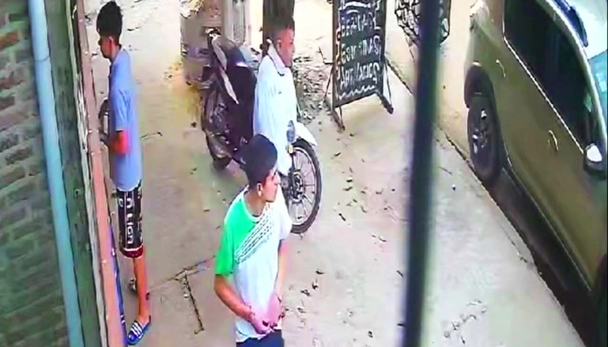 En el oeste no te perdonan: se demoraron un instante sobre el auto y las dejaron a pie