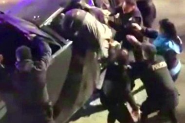 Los sacaron por la ventanilla: cuatro detenidos tras furiosa persecución, choque y vuelco