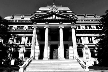 La motosierra avanza sobre la economía bonaerense