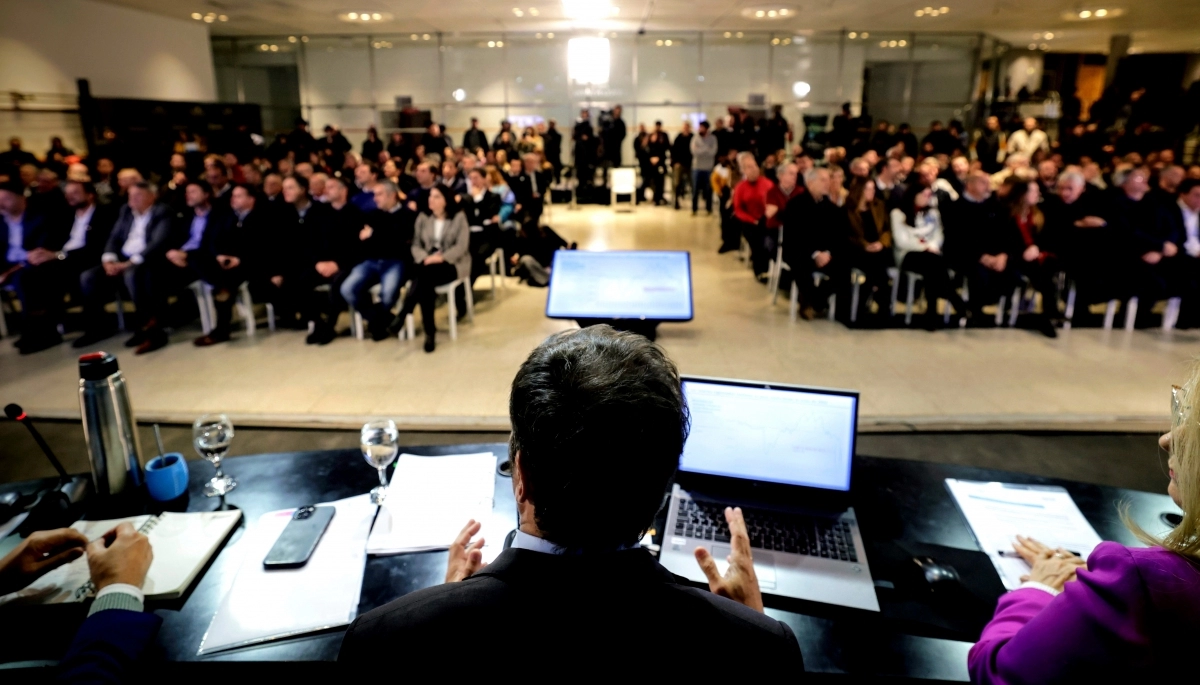 Kicillof reunió intendentes oficialistas y opositores para la segunda entrega del Fondo de Fortalecimiento