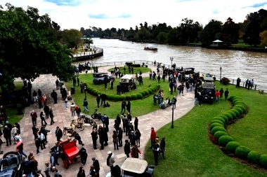 Gran Premio Recoleta-Tigre XXVII: vecinos y vecinas disfrutaron de la exhibición de vehículos antiguos en el MAT