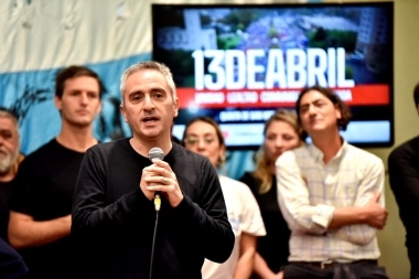 Larroque bancó a Kicillof y fustigó a los sectores internos que “conspiran” por detrás