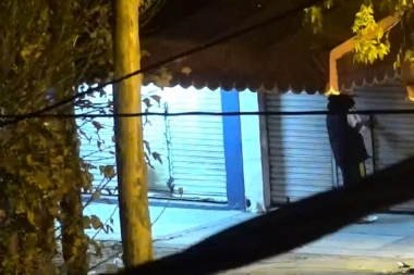 De mal en peor: no pudo robar comercios y lo detuvieron tras un asalto con media tijera