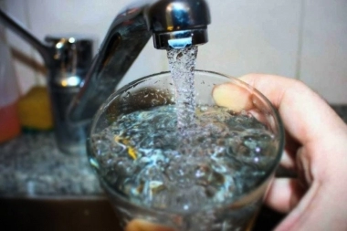 Buscan eximir pago de agua por 180 días a jubilados, pensionados, pymes y emprendedores