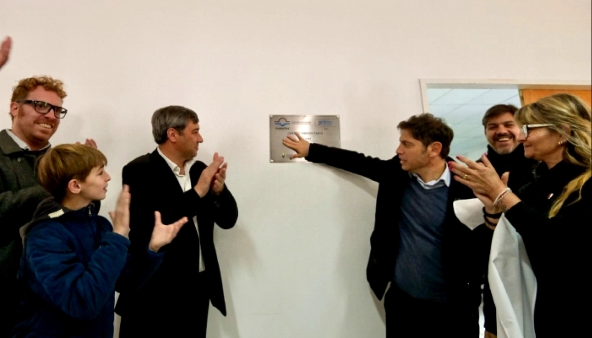 Kicillof le moja la oreja a Milei y oficializa una fuerte suba para el Programa Puentes