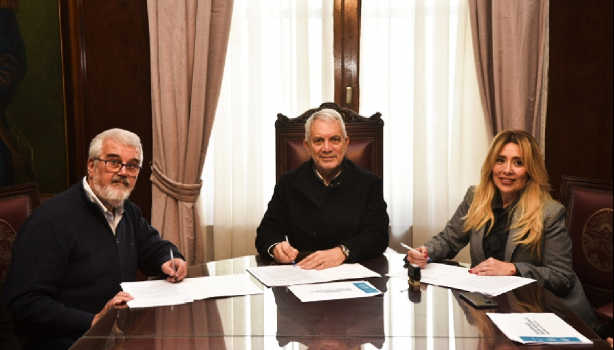 Alak y la Provincia firmaron un convenio para transformar a La Plata en un “Municipio Donante”