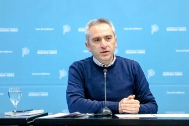 Larroque expuso la “doble cara” de Scioli y lo culpó por la “destrucción” de los Juegos Evita