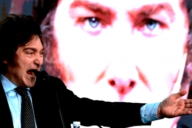 Milei: “Soy un viajero del futuro, como Terminator” y “un topo que destruye el Estado desde adentro”