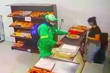 Se hizo pasar por cliente para golpear a la empleada y asaltar una panadería