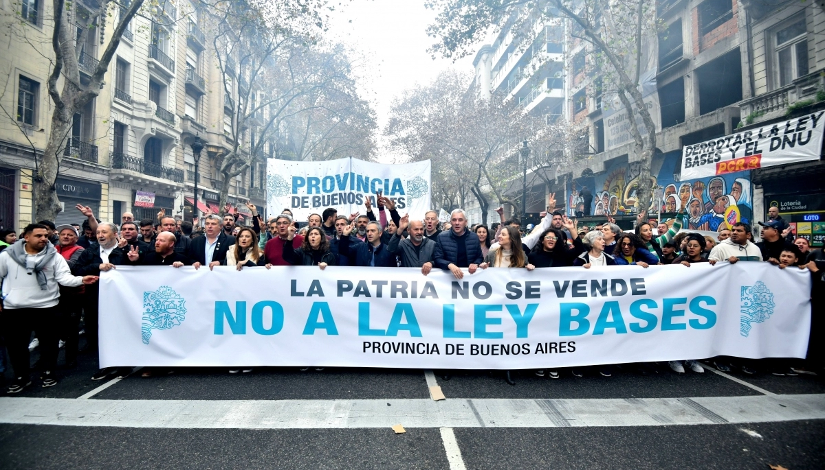 Previo a su viaje a Roma: Kicillof bancó la movilización de su tropa contra la Ley Bases