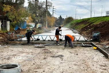 Obras en marcha: Almirante Brown avanza en la pavimentación de Ruta 4 en la Rotonda el Vapor
