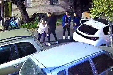 Tres de Febrero: conductora fue víctima de un violento robo cuando se despedía de la familia