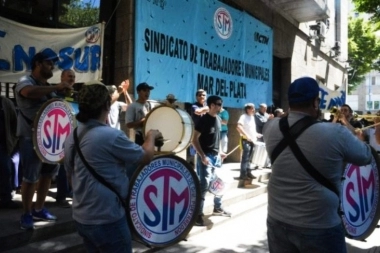 Municipales de Mar del Plata reclaman aumentos de sueldos y preparan un “velorio para el salario”