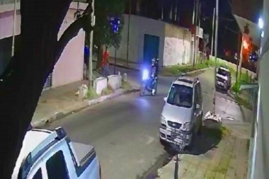 Motochorros exprés: llegaron, robaron y escaparon en solo diez segundos