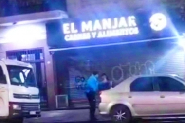 Agente de la Policía de la Ciudad baleó a un sujeto que lo hirió con un arma blanca