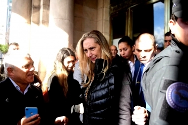 Javier y Karina Milei contentos: La Libertad Avanza tiene personería provisoria en Provincia