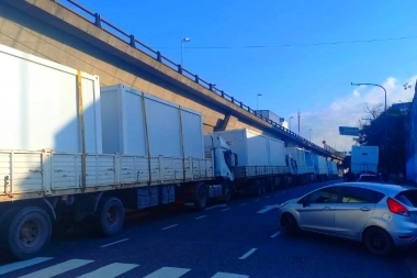 Cárcel en Barracas: comenzó la instalación y los vecinos convocan a otra protesta en la comisaría